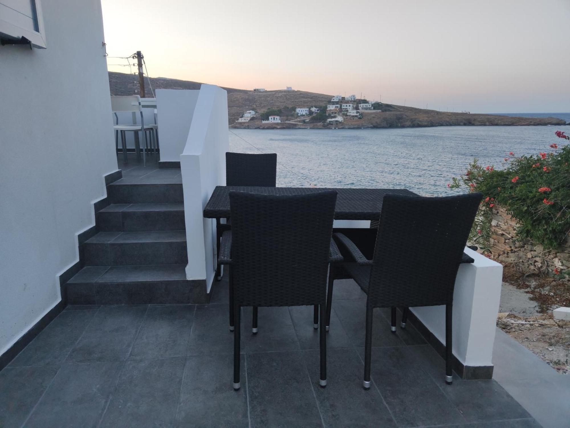 Theis Seafront Retreat - Loutra Seaview Bliss Лутра Экстерьер фото